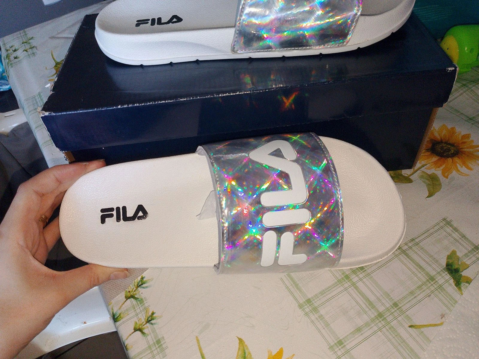 Chinelos Fila holográficos - Novos com caixa – photo 4